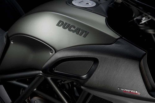 Ducati Diavel Strada 2013 - туристическая версия