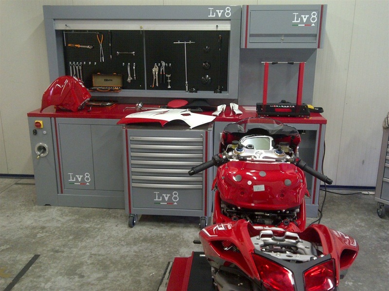 Оборудование LV8 для ремонта мотоцикла: LV8 Nano, LV8 QUAD
