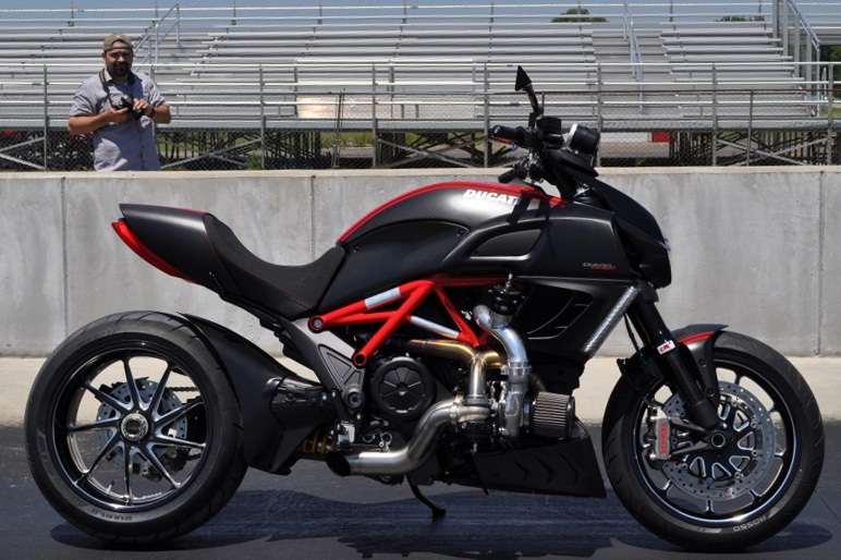 Заряженный мотоцикл Ducati Diavel с турбо Garret GT2860R