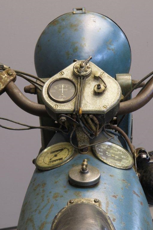 Старинный мотоцикл New-Motorcycle 500 (1928)