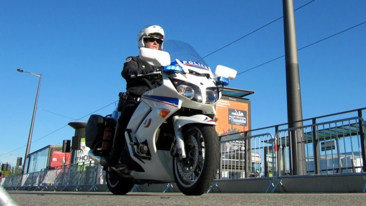 Французский полицейский лишился прав из-за превышения скорости 186 км/ч