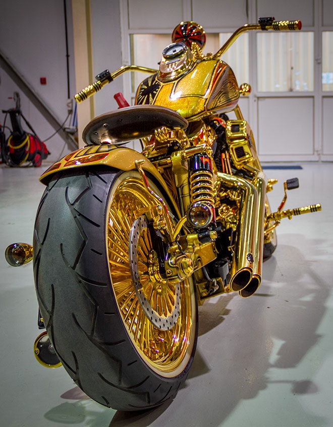 Золотой кастом Harley-Davidson Dyna - Lycan Customs