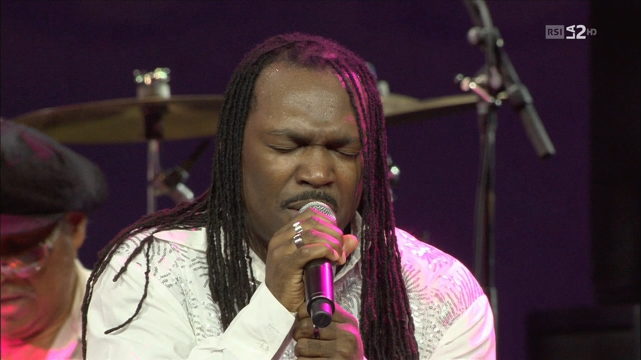 2011 Earth, Wind & Fire Experience feat. Al McKay - AVO Session Basel [HDTV 720p] 11